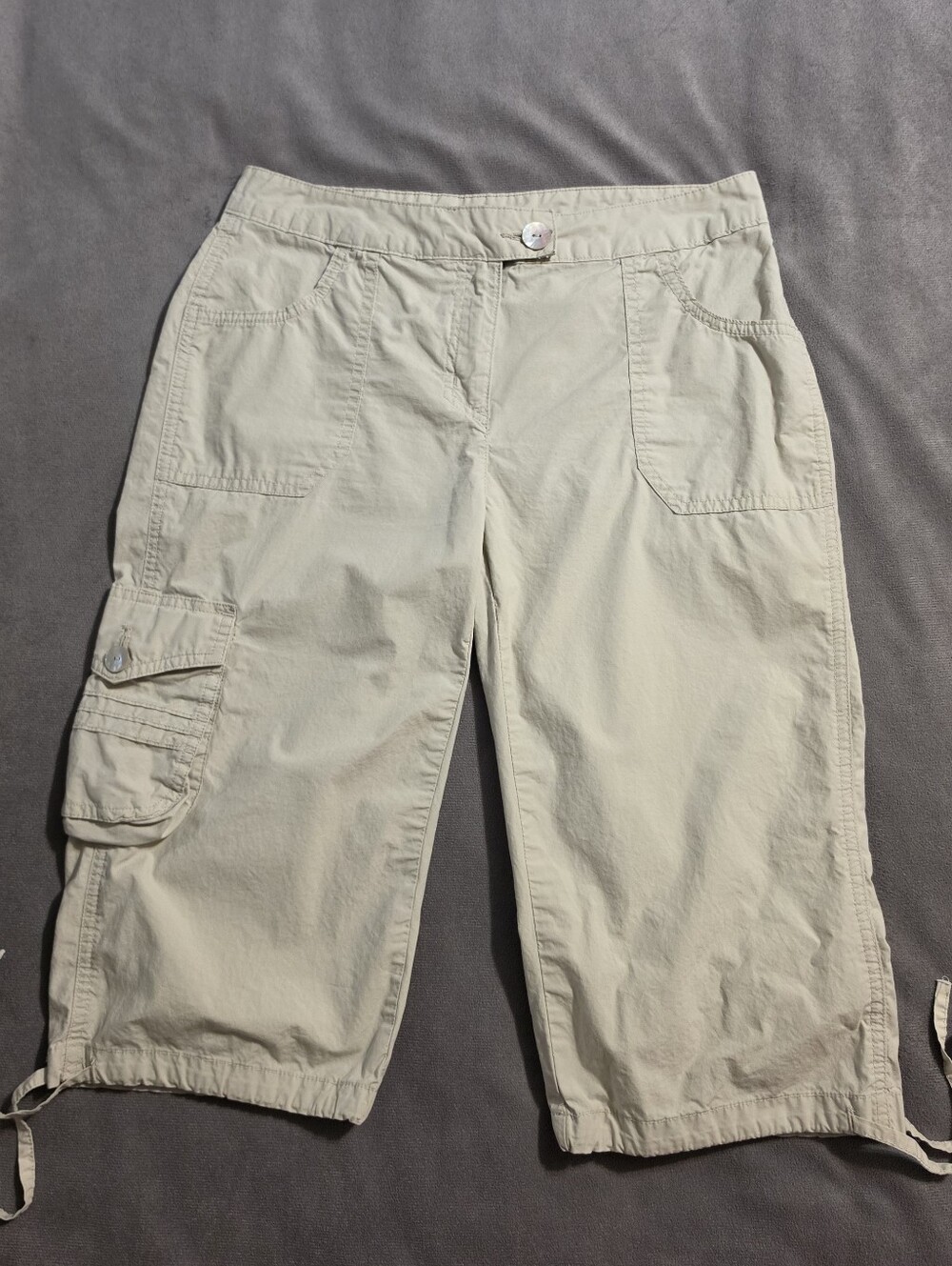 Vintage 100% Cotton Bill Blass Petite thin Cargo Capris. Removable Tie Strings